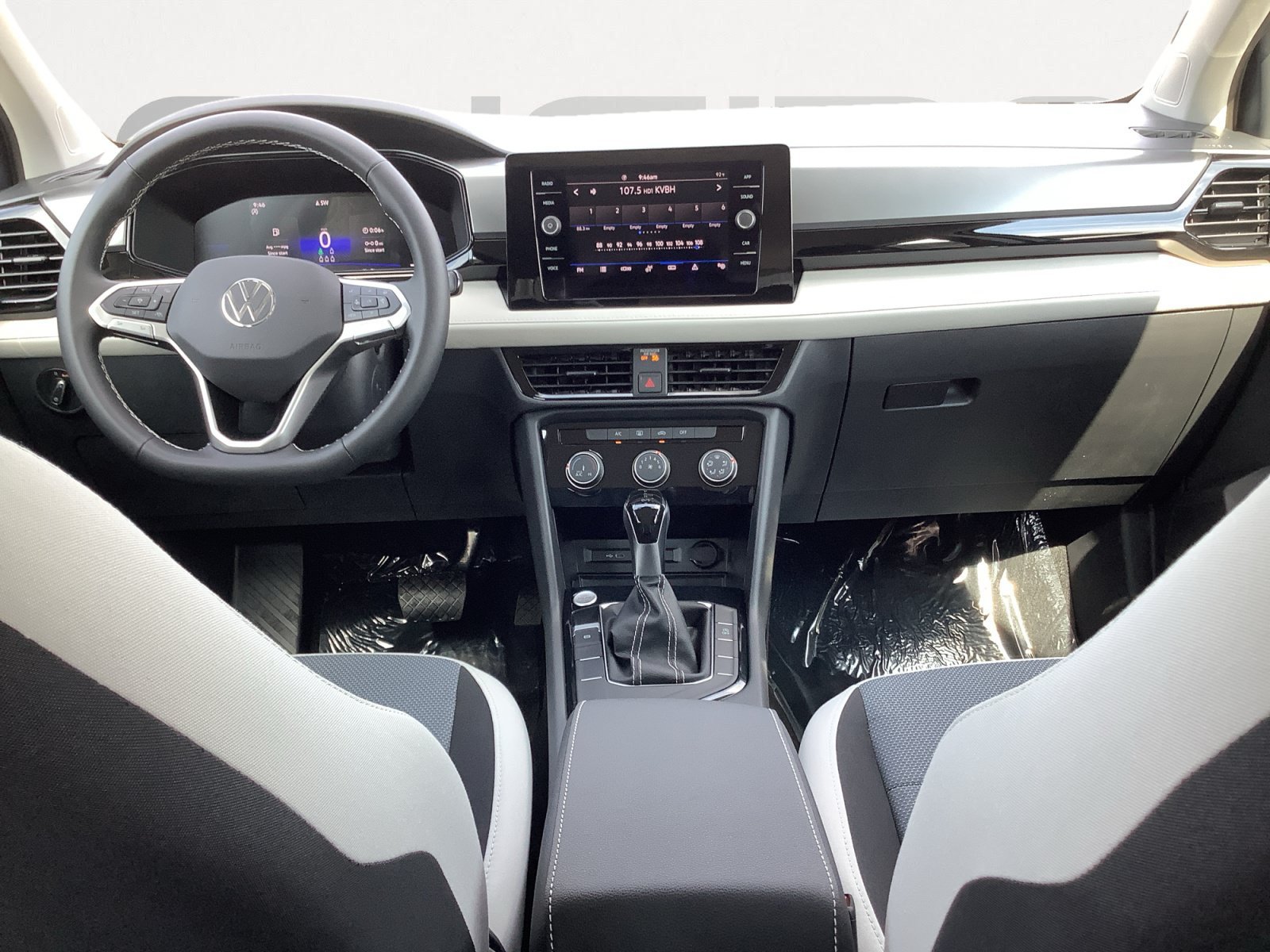 New 2027 Platinum Gray Metallic Volkswagen S image 12