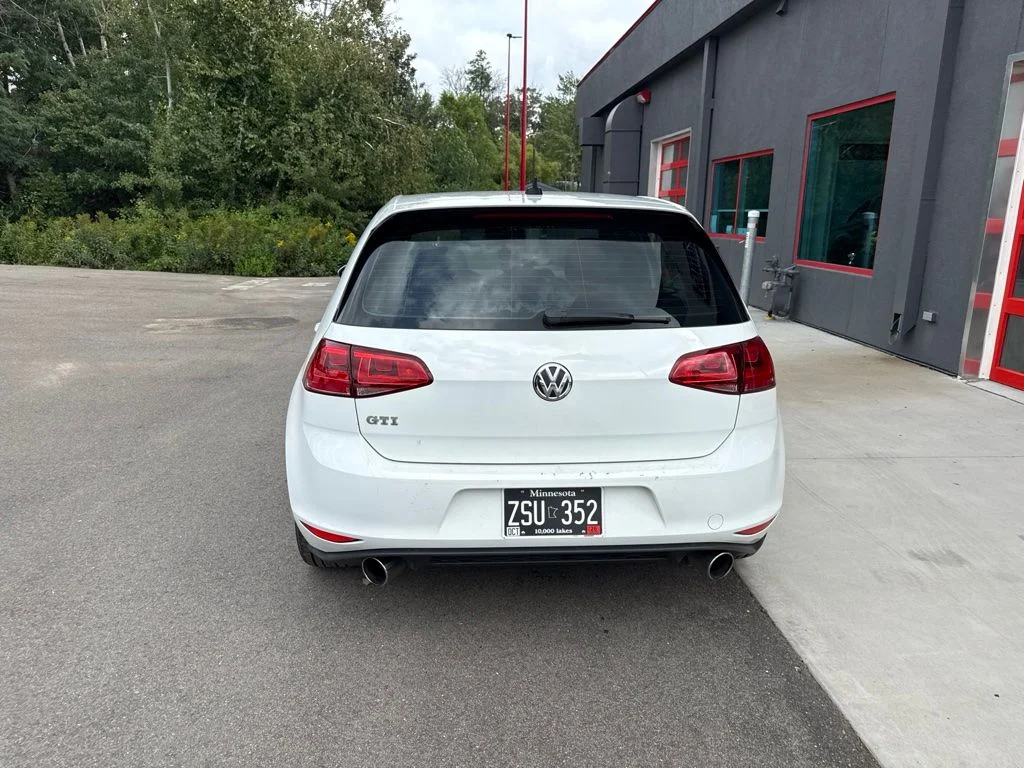 Used 2017  Volkswagen S image 5