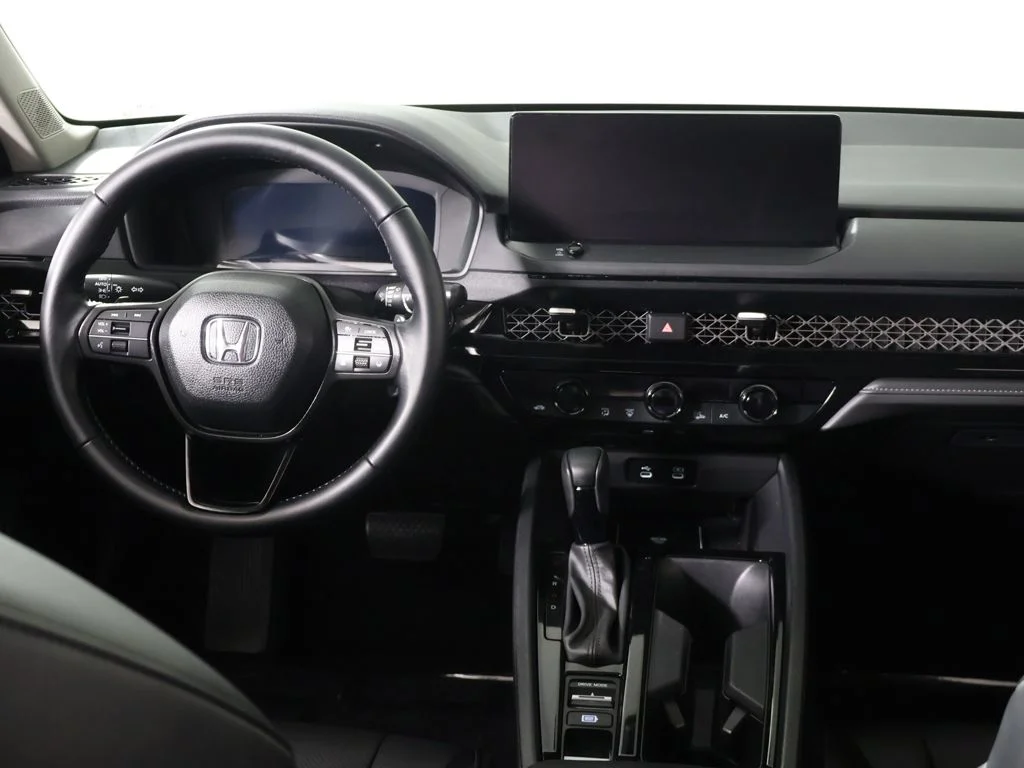 Used 2025 Silver Honda EX-L image 31