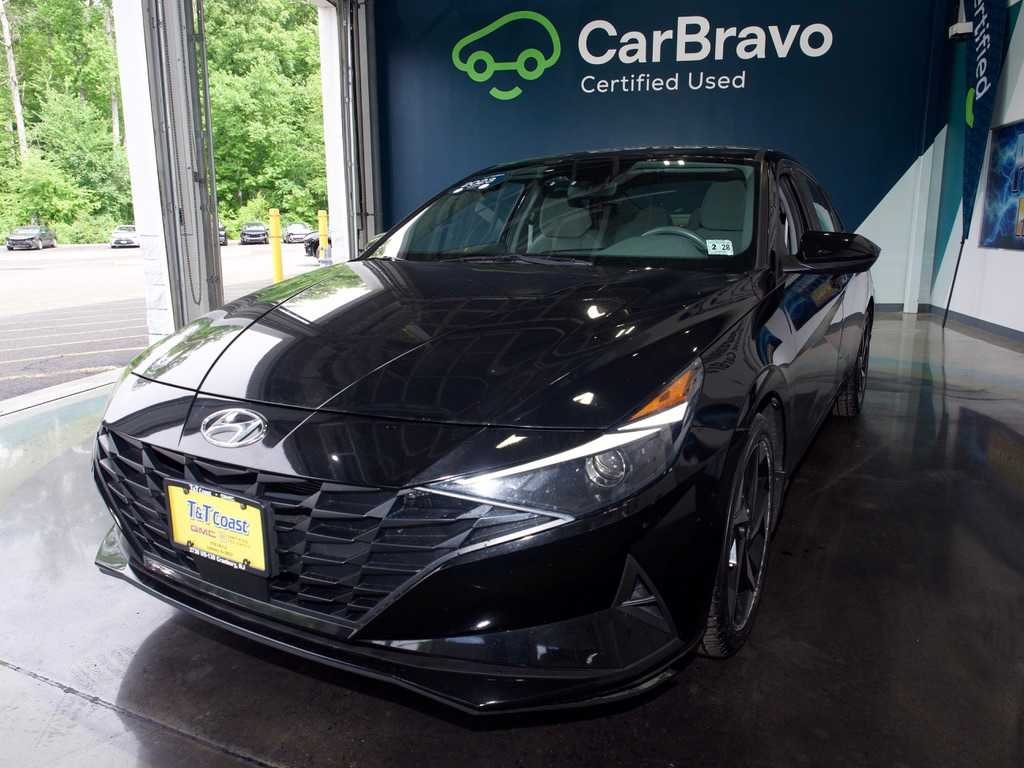 Used 2023 Black Hyundai SEL image 1