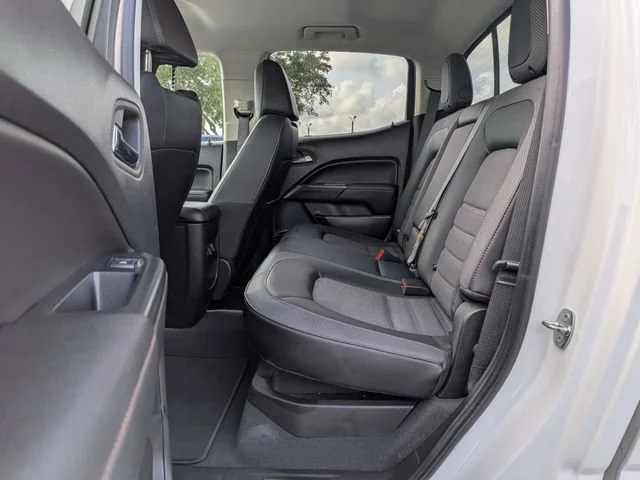 Used 2022 SUMMIT WHITE GMC 4WD AT4 w/Cloth image 11