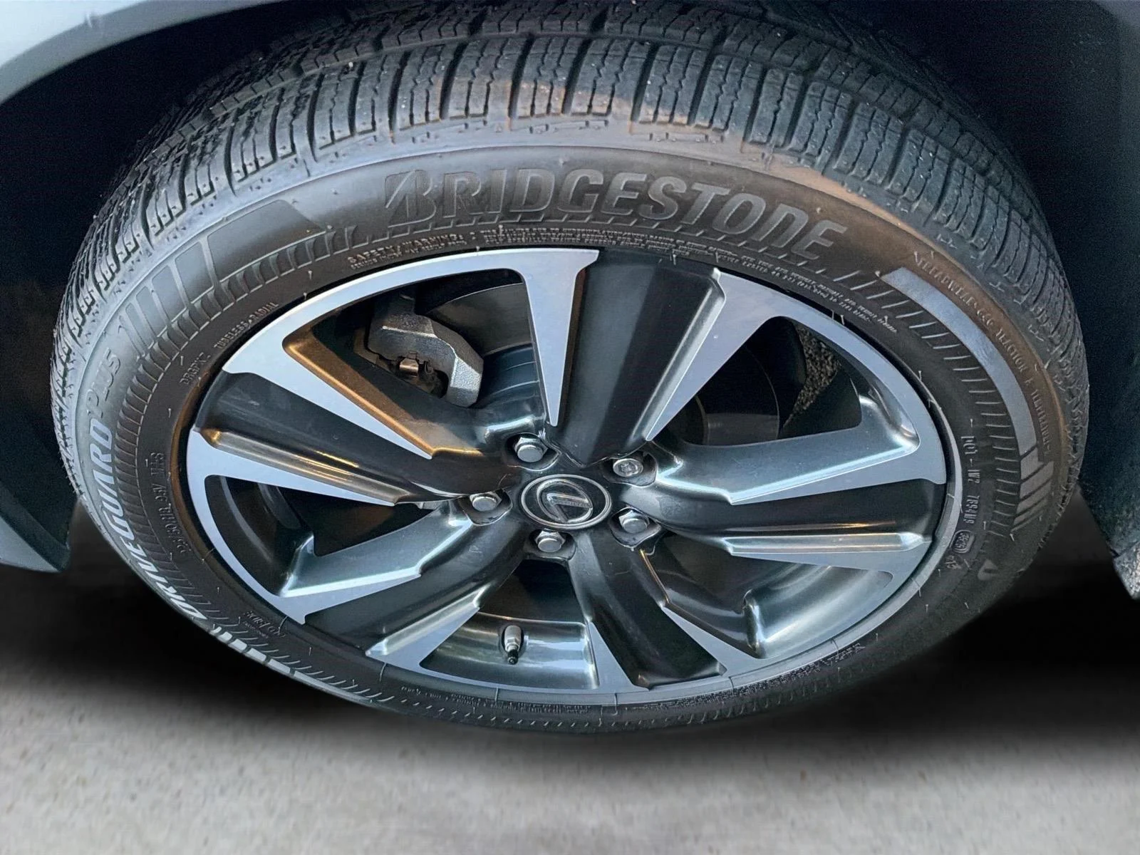 Used 2020 Eminent White Pearl Lexus UX 250h image 23