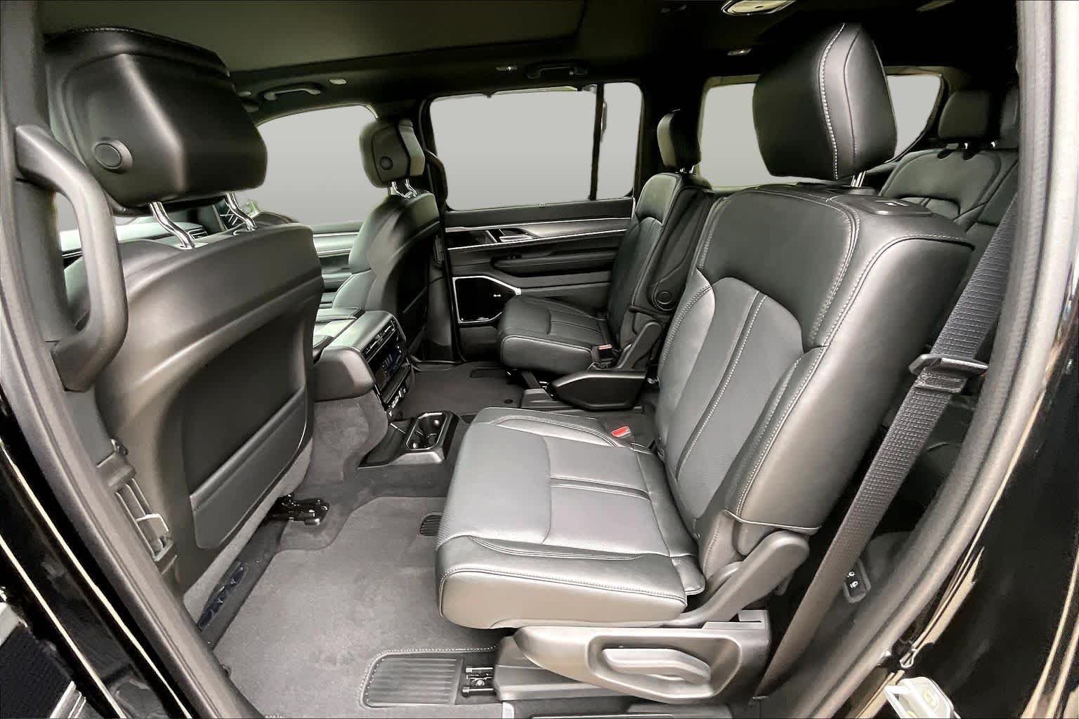 New 2026 High Gloss Black Exterior Paint Jeep Limited Reserve image 21