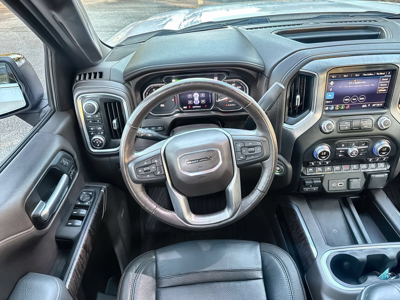Used 2019 WHITE FROST TRICOAT GMC Denali image 10