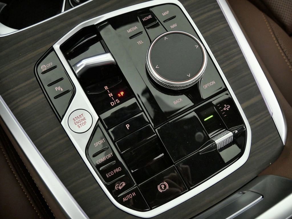 Used 2026 White BMW xDrive40i image 49
