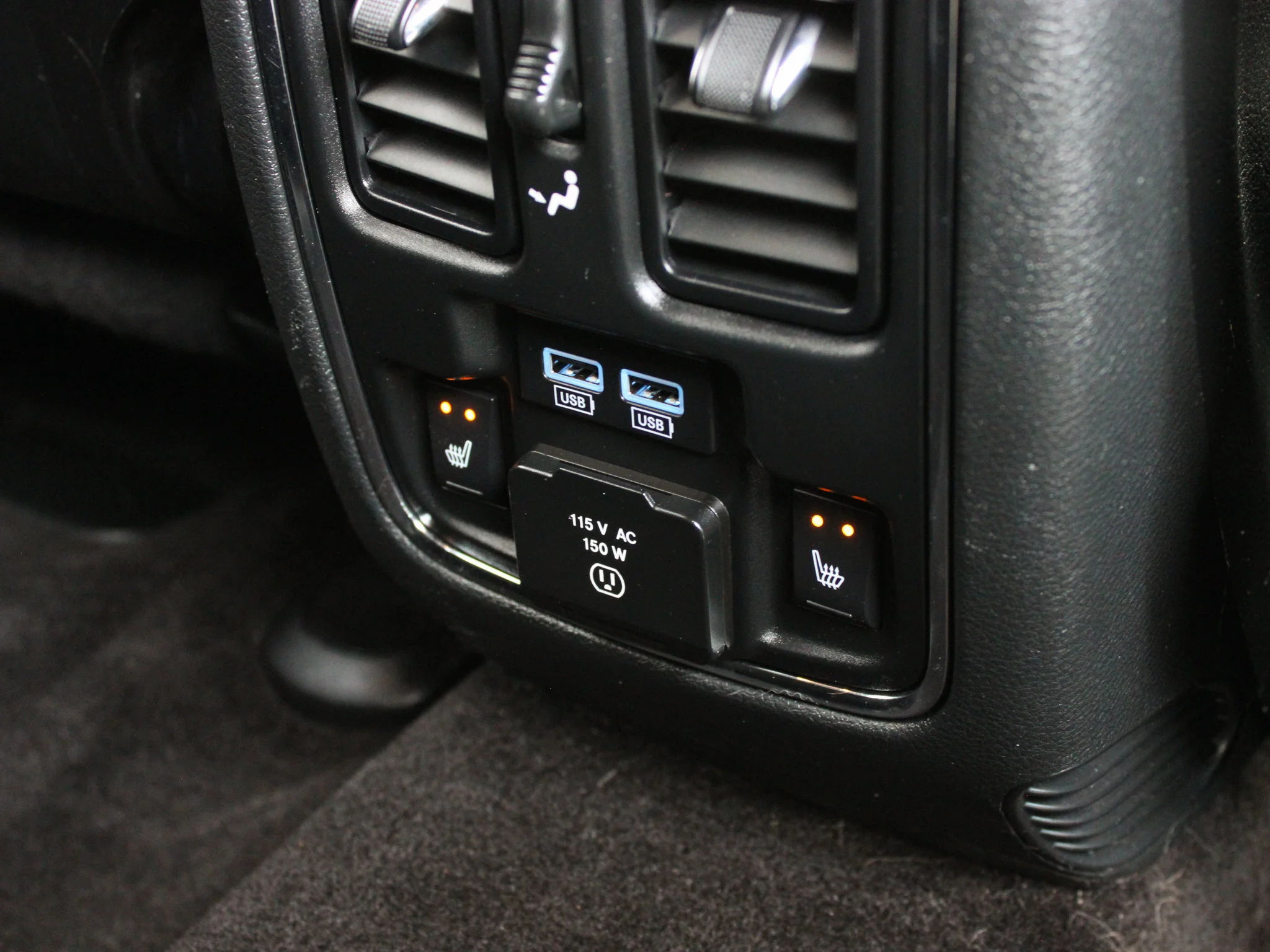 Used 2018 Red Jeep Trailhawk * V6 | Winter Tires | Heated/Vented Seats | Apple CarPlay | Navigation image 18