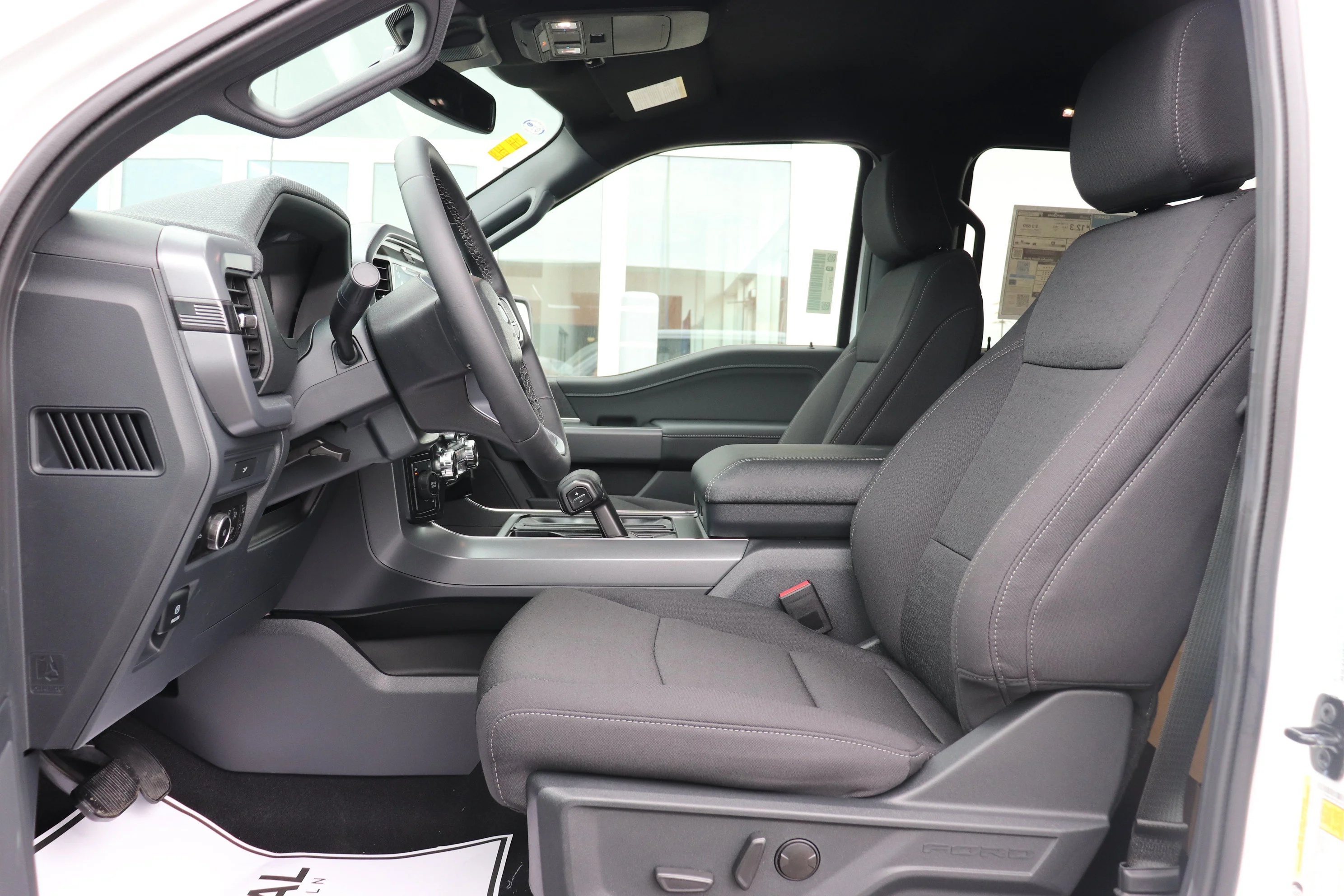New 2026 OXFORD WHITE Ford XLT image 9