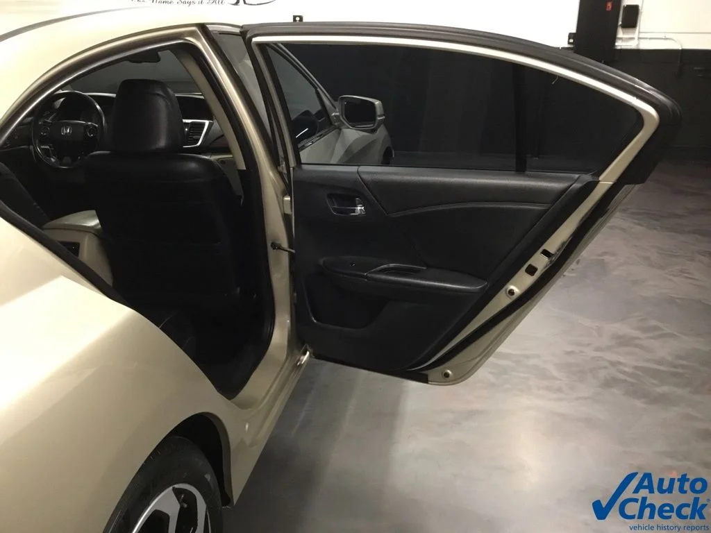 Used 2017 Beige Honda EX-L image 33