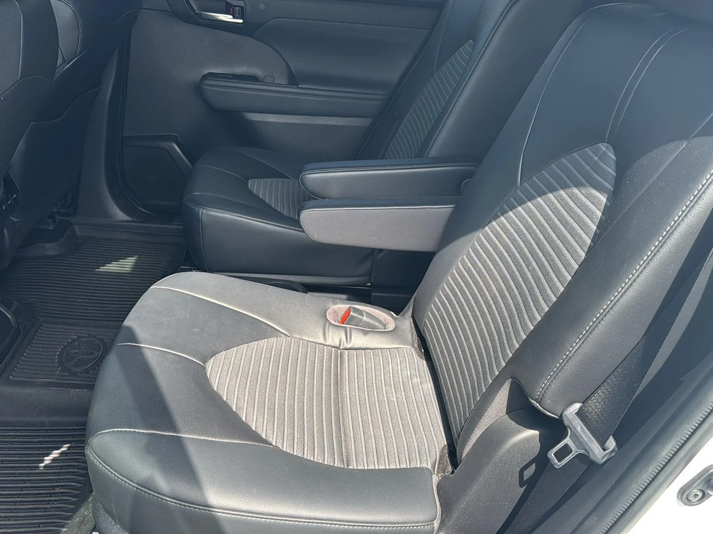 Used 2022 Wind Chill Pearl Toyota  image 5