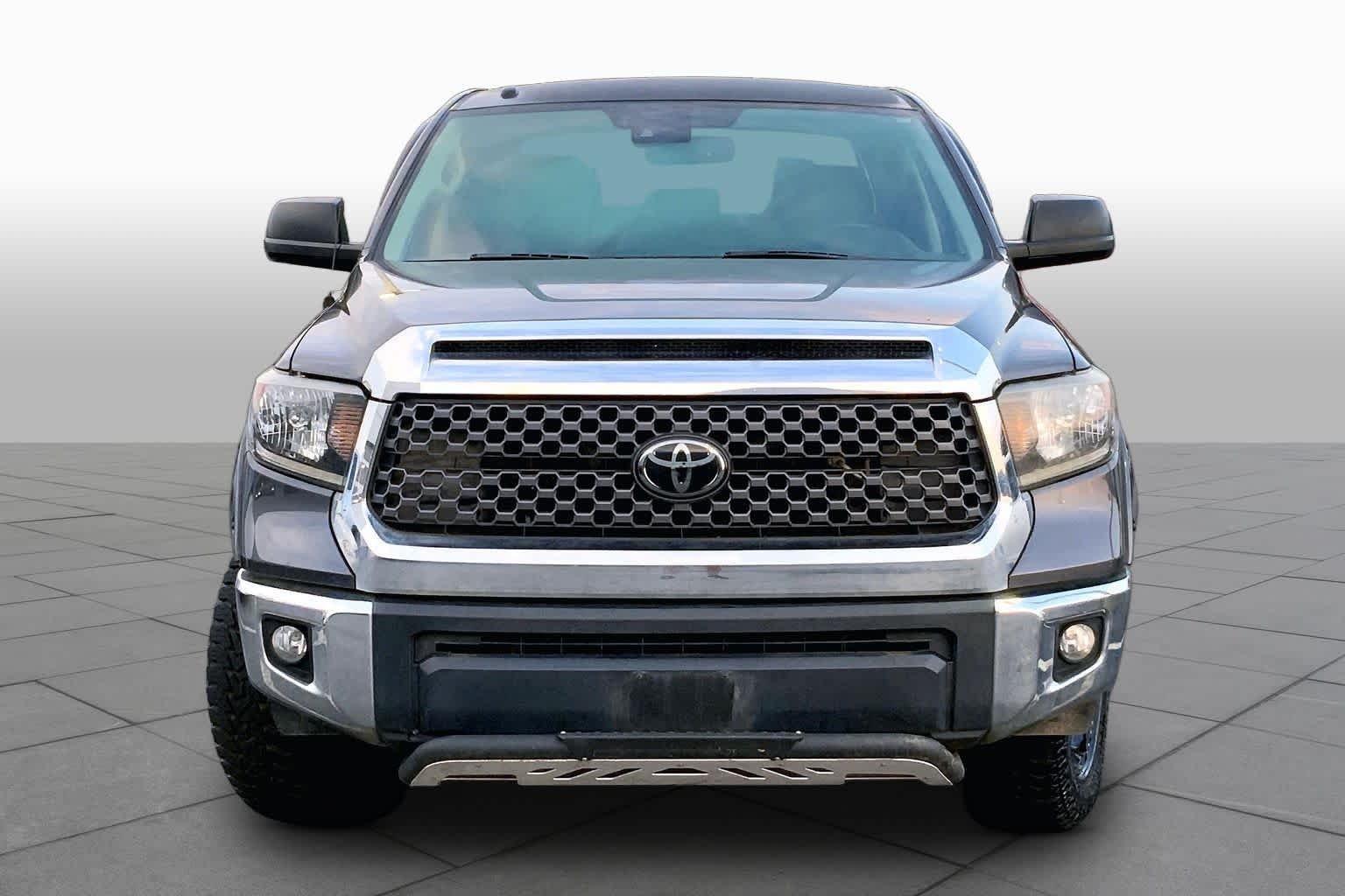 Used 2018 Magnetic Gray Metallic Toyota SR5 image 4