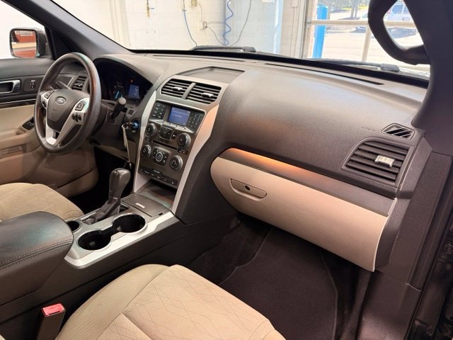 Used 2015 Red Ford Base image 22