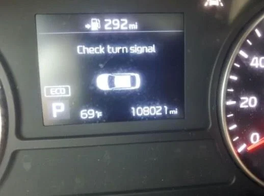 Used 2020 Silver Kia SE image 20