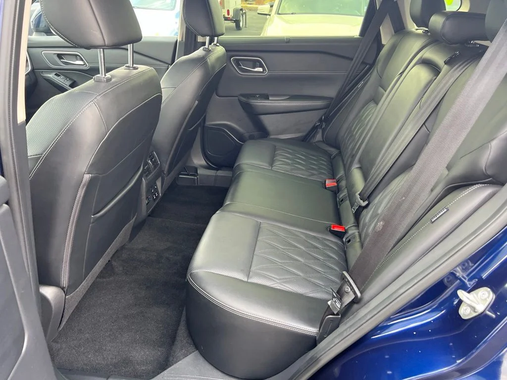 Used 2024 Deep Ocean Blue Nissan Platinum image 16