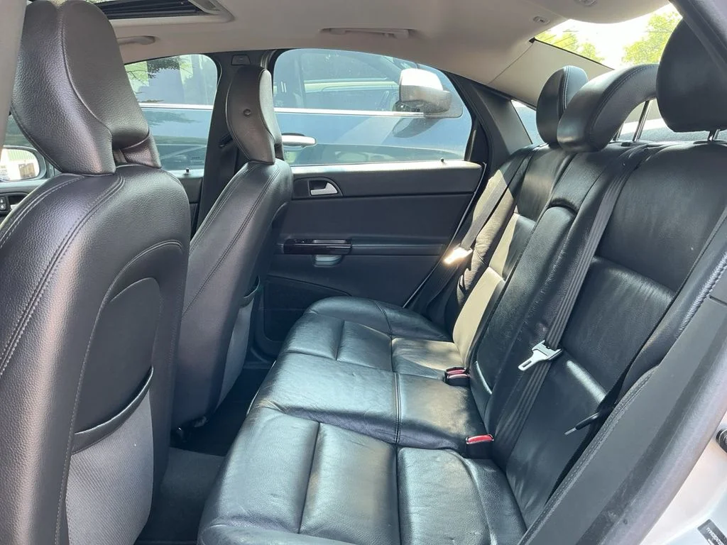 Used 2007 Silver Volvo 2.4i image 21