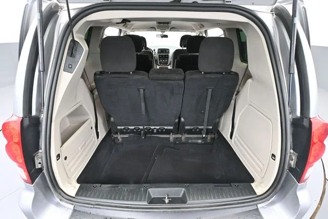 Used 2013 Silver Dodge SXT image 37