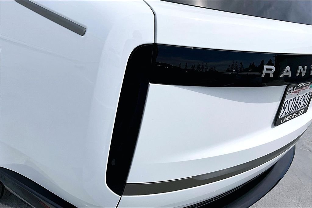 Certified Used 2025 Fuji White Land Rover SE image 21
