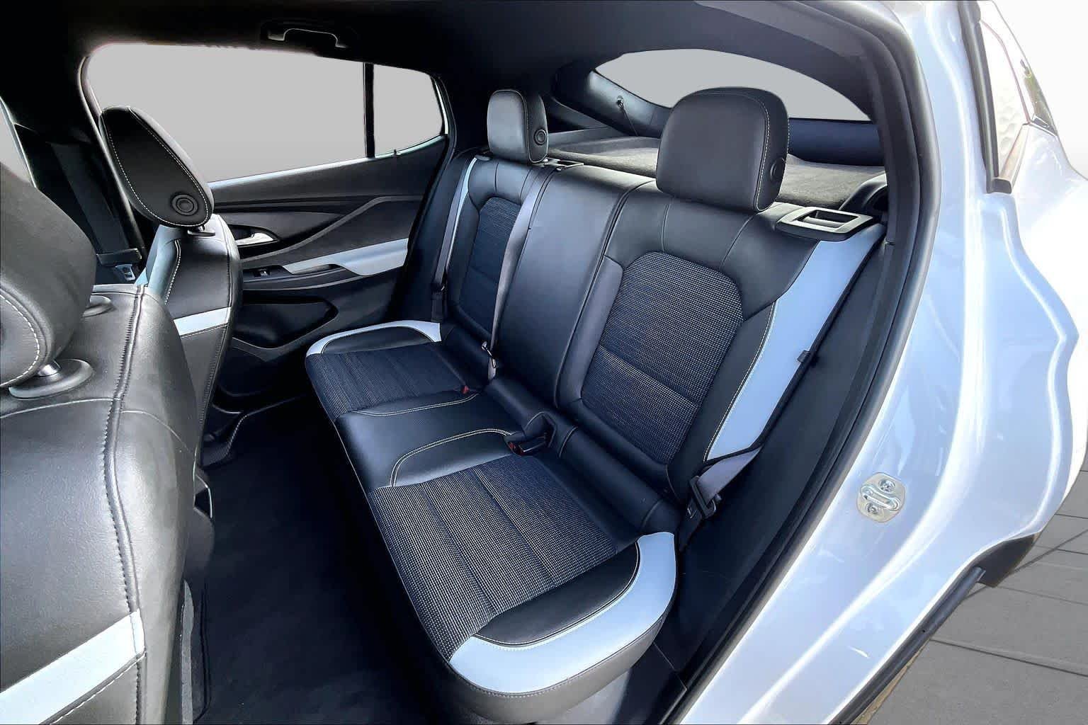 Used 2024 White Frost Tricoat Buick Preferred image 20