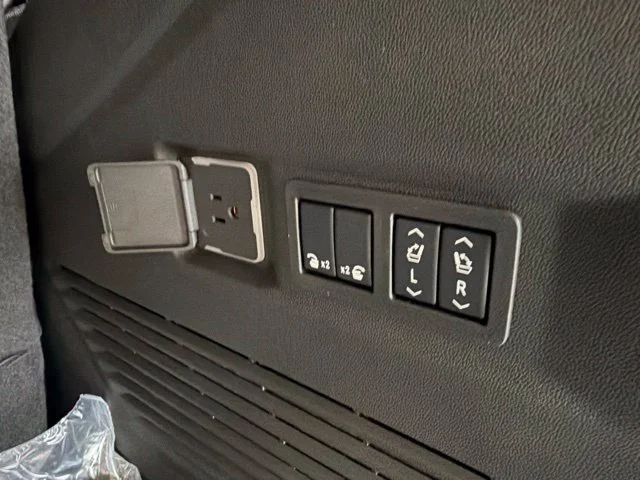 2027 GMC Yukon Denali - Photo 31