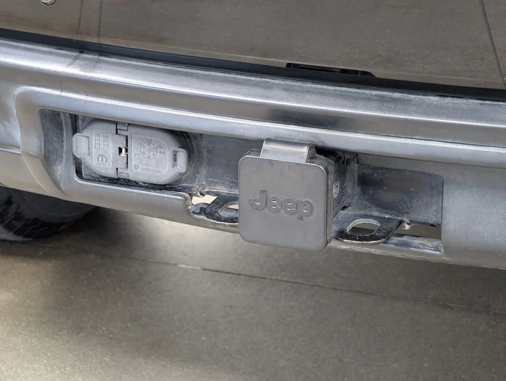 Used 2020 Diamond Black Crystal Pearlcoat Jeep Laredo image 18