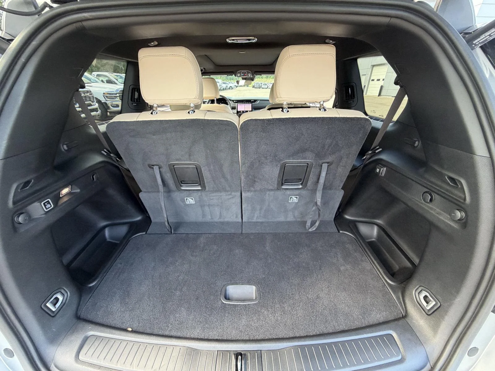 Used 2025 Silver Zynith Jeep Limited image 19