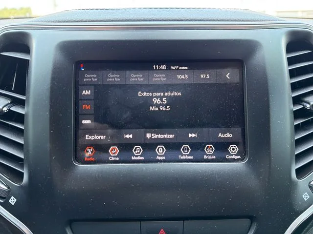 Used 2019 Black Jeep Latitude Plus image 12
