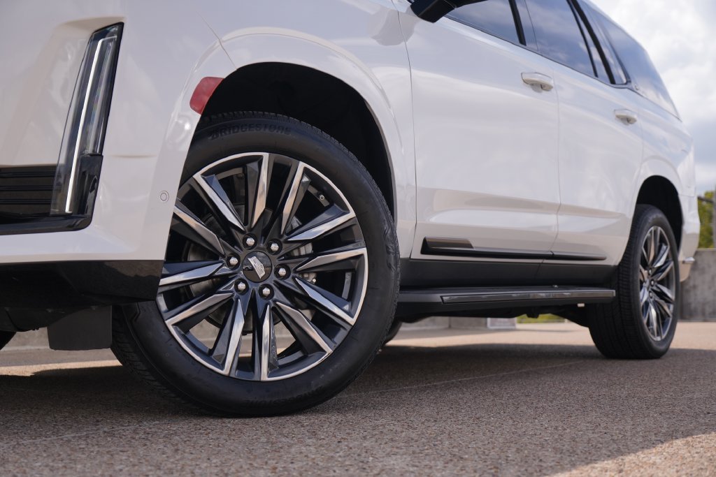 Used 2021 White Cadillac Sport image 3