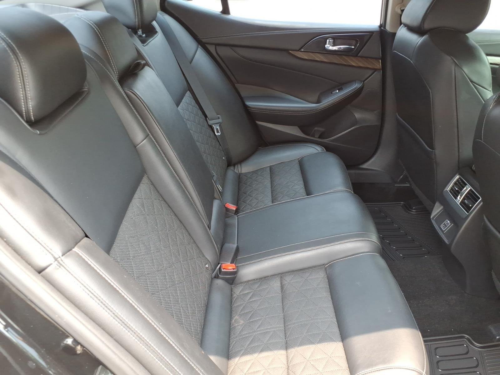 Used 2018 Super Black Nissan Platinum image 25