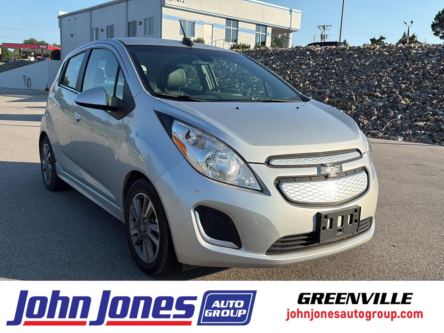 Used 2016 SILVER CHEVROLET HATCHBACK image 1