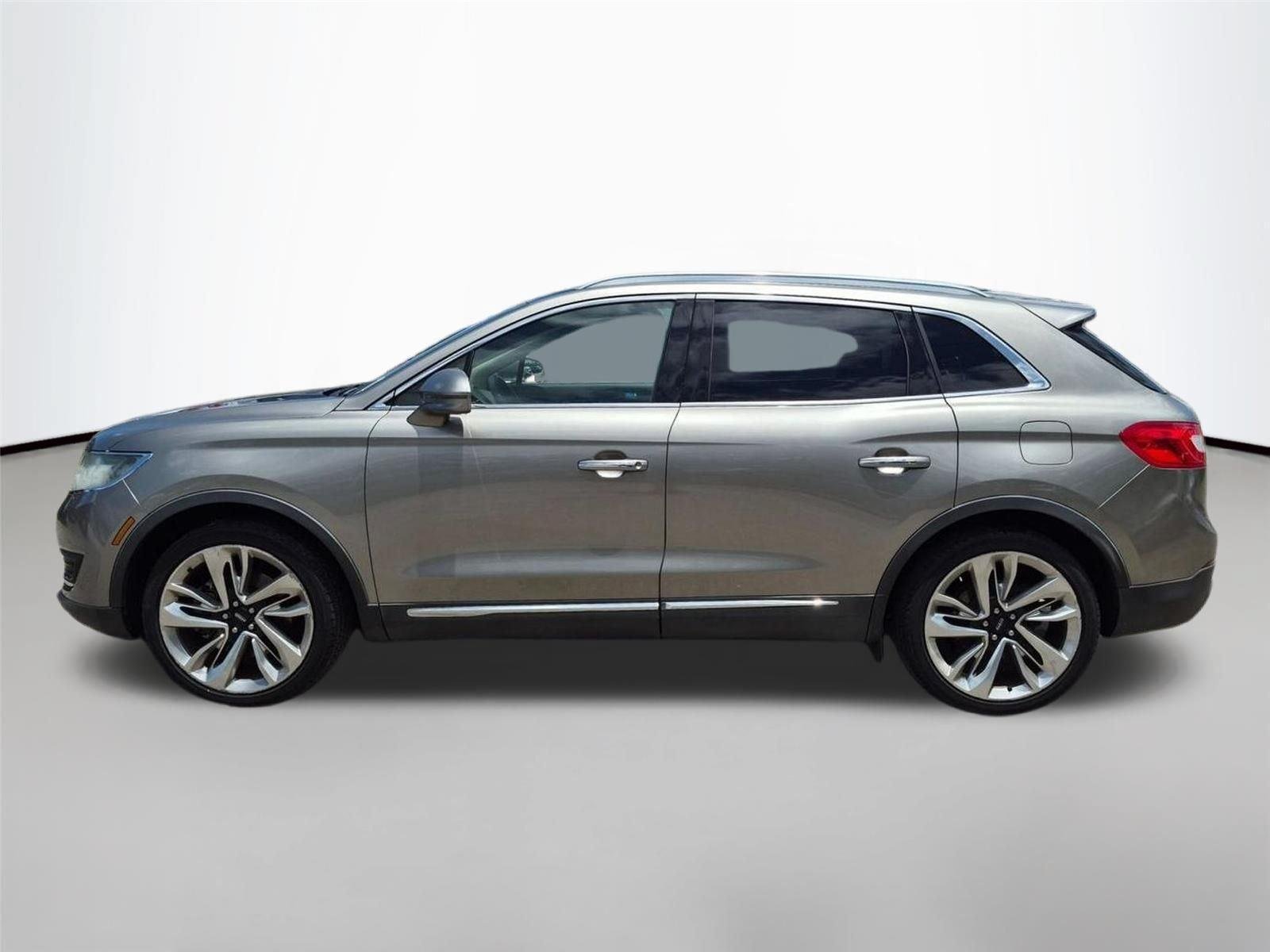 Used 2017 Palladium White Gold Metallic Lincoln Reserve image 8