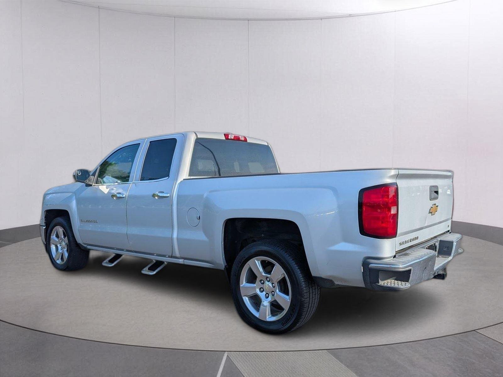 Used 2014 SILVER ICE METALLIC Chevrolet LT image 3