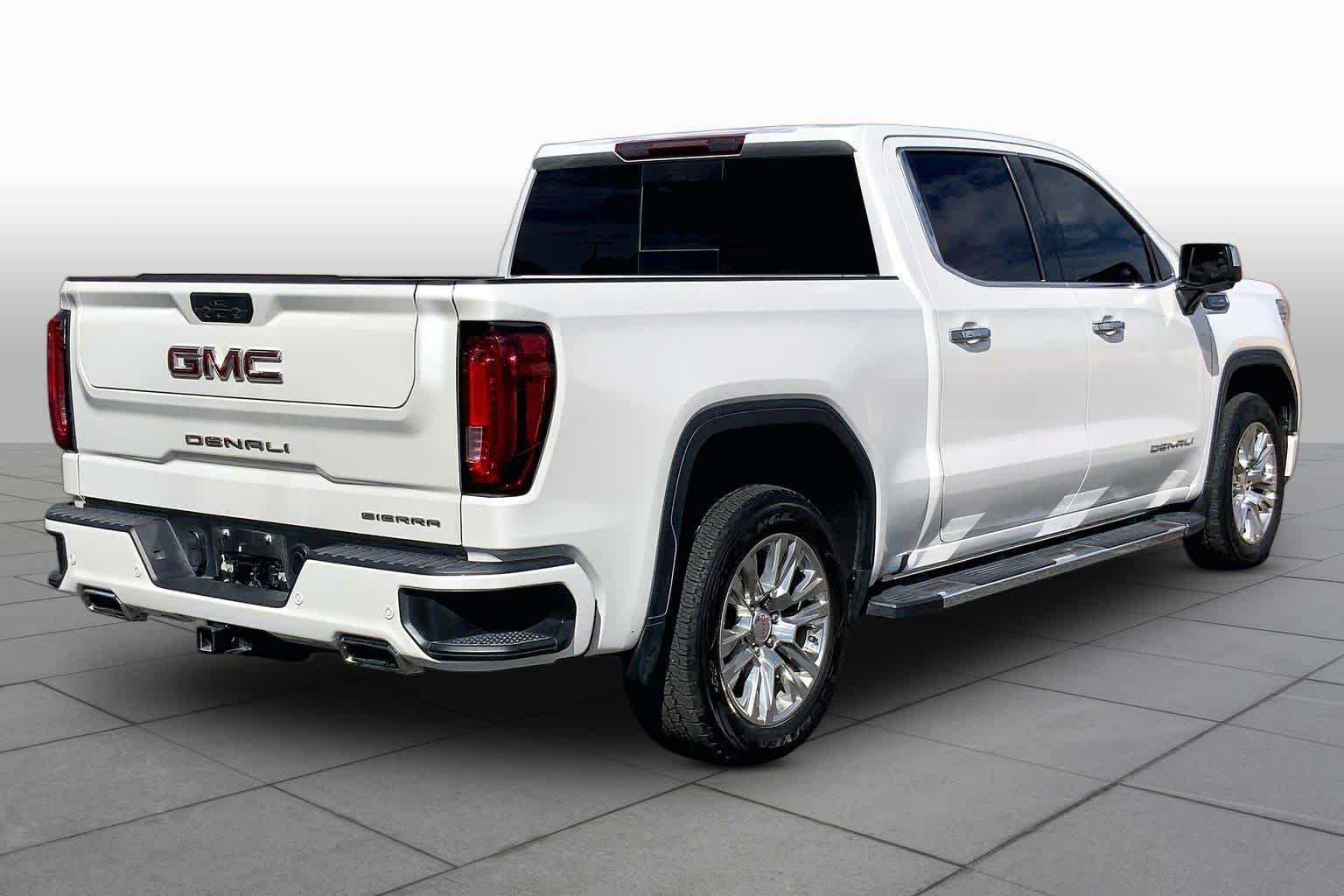 Used 2021 White Frost Tricoat GMC Denali image 12
