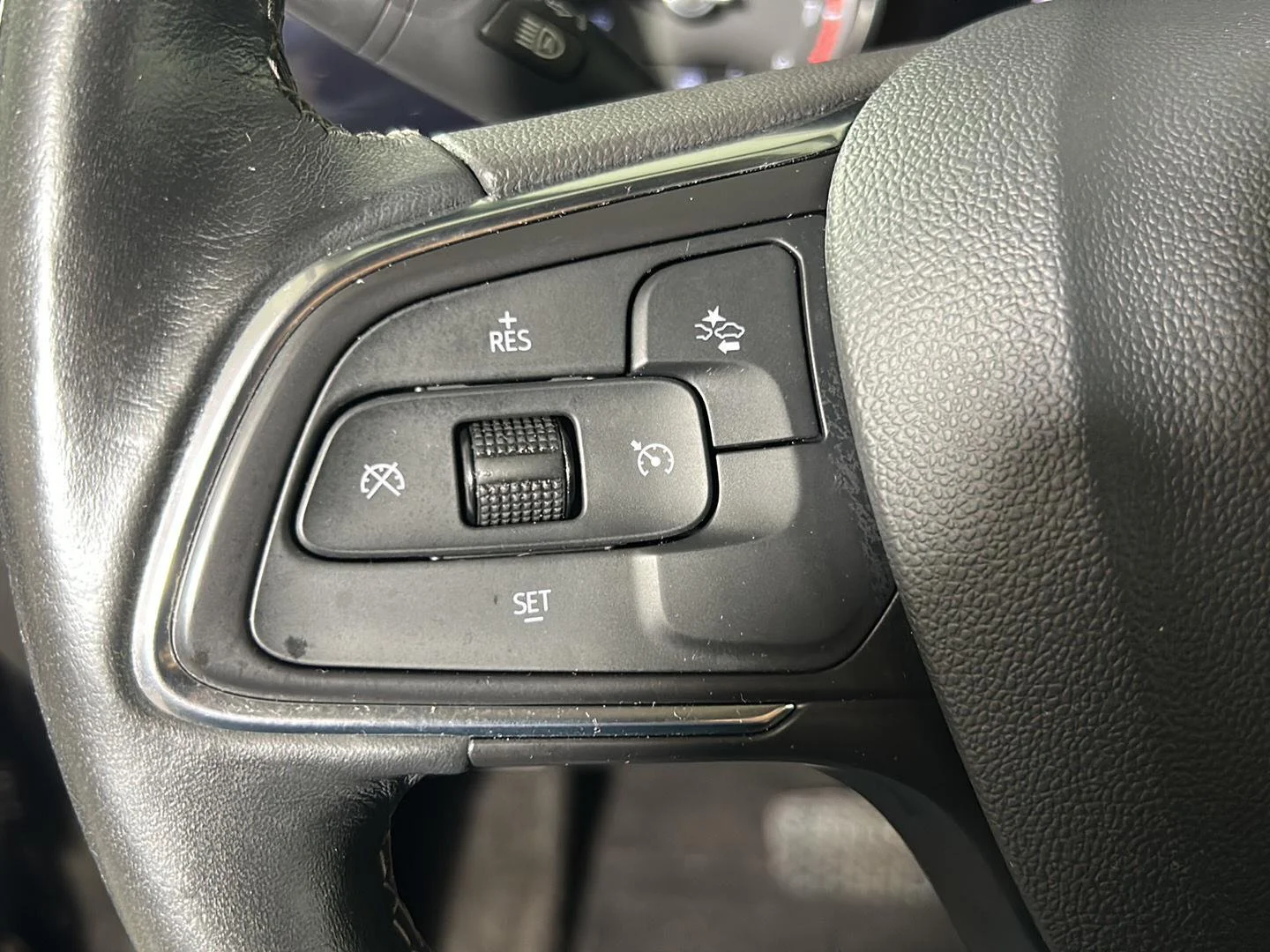 Used 2022 Ebony Twilight Metallic Buick Preferred image 20