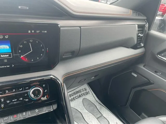 Used 2025 White GMC AT4 image 28