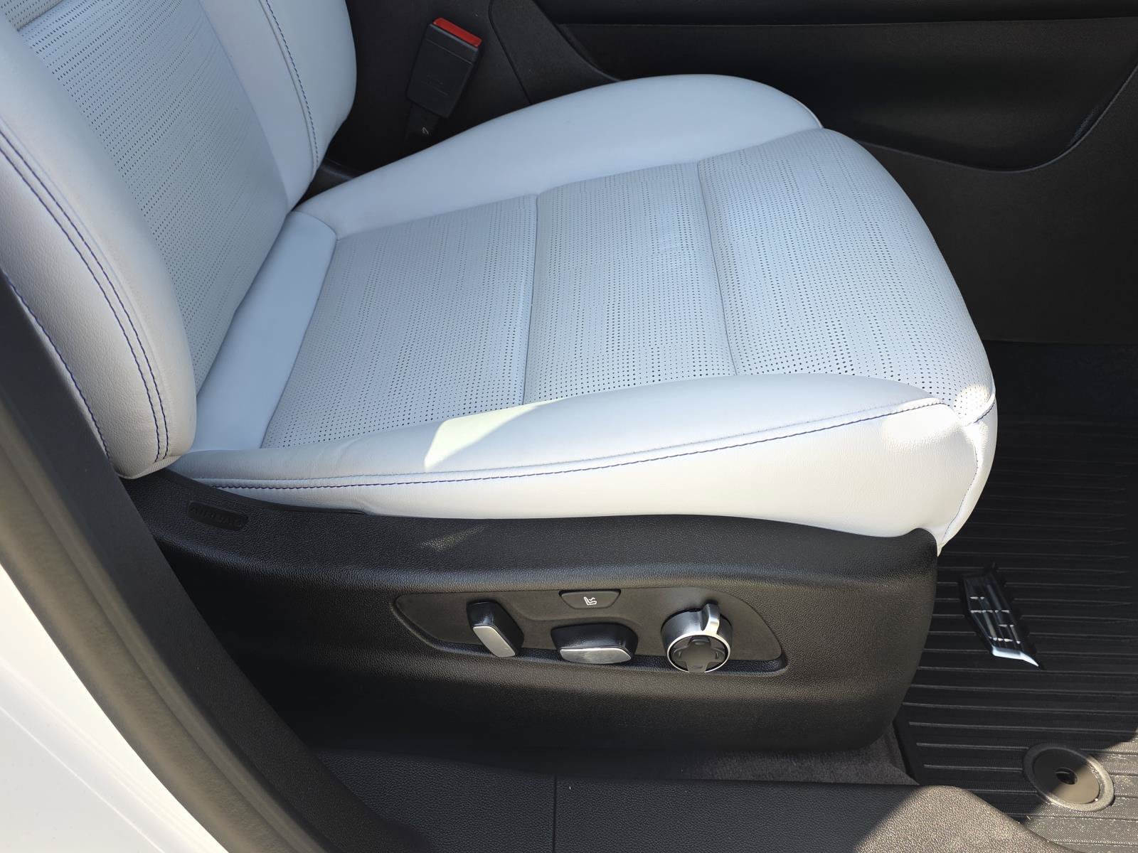 Certified Used 2024 Crystal White Tricoat Cadillac Sport image 23