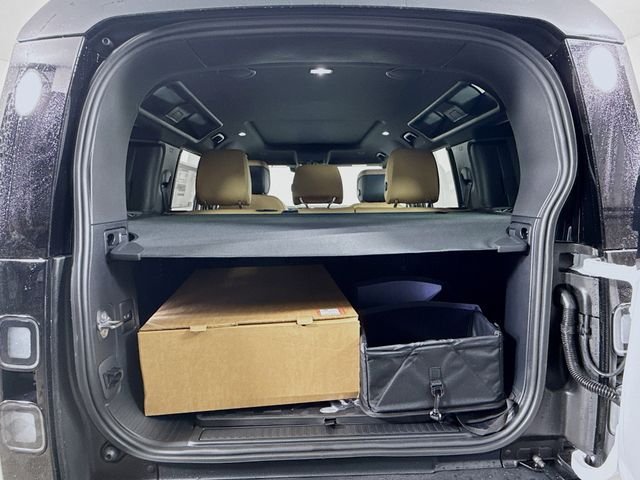 New 2026 Fuji White Land Rover X-Dynamic SE image 28