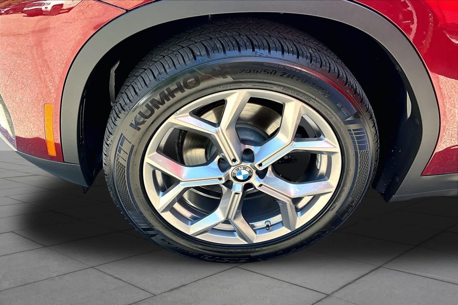 Used 2022 Aventurin Red Metallic BMW xDrive30i image 11