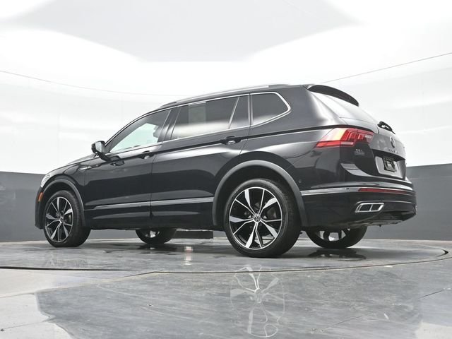 Used 2022 Black Volkswagen 2.0T SEL R-Line image 19