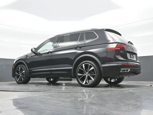Used 2022 Black Volkswagen 2.0T SEL R-Line image 19