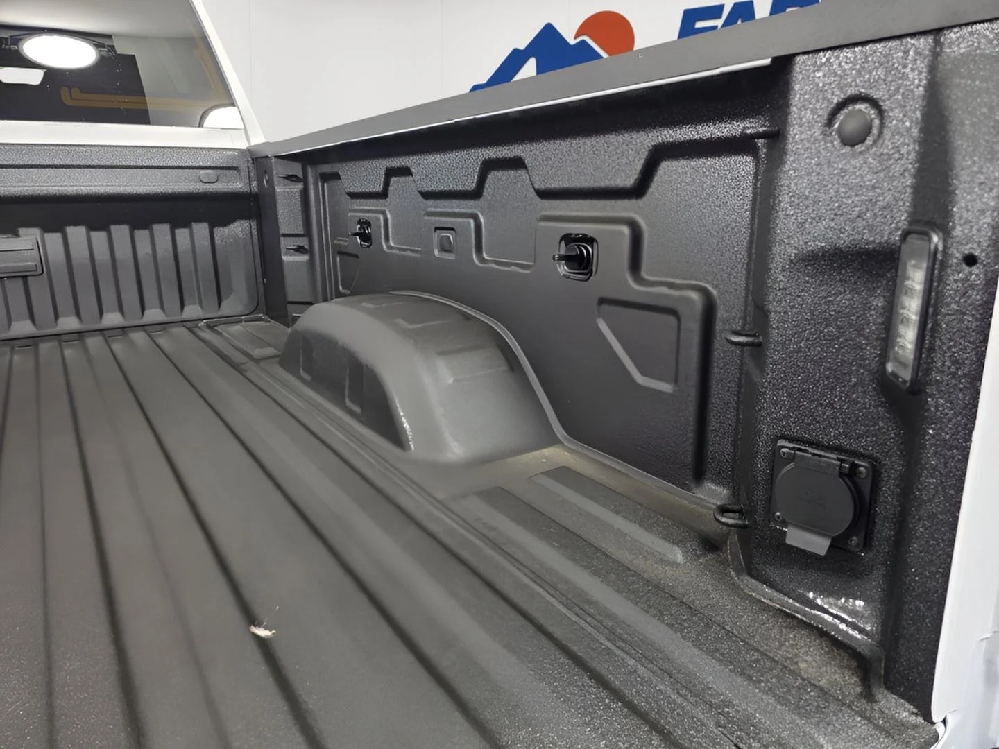 2025 GMC Sierra 2500HD SLT - Photo 8