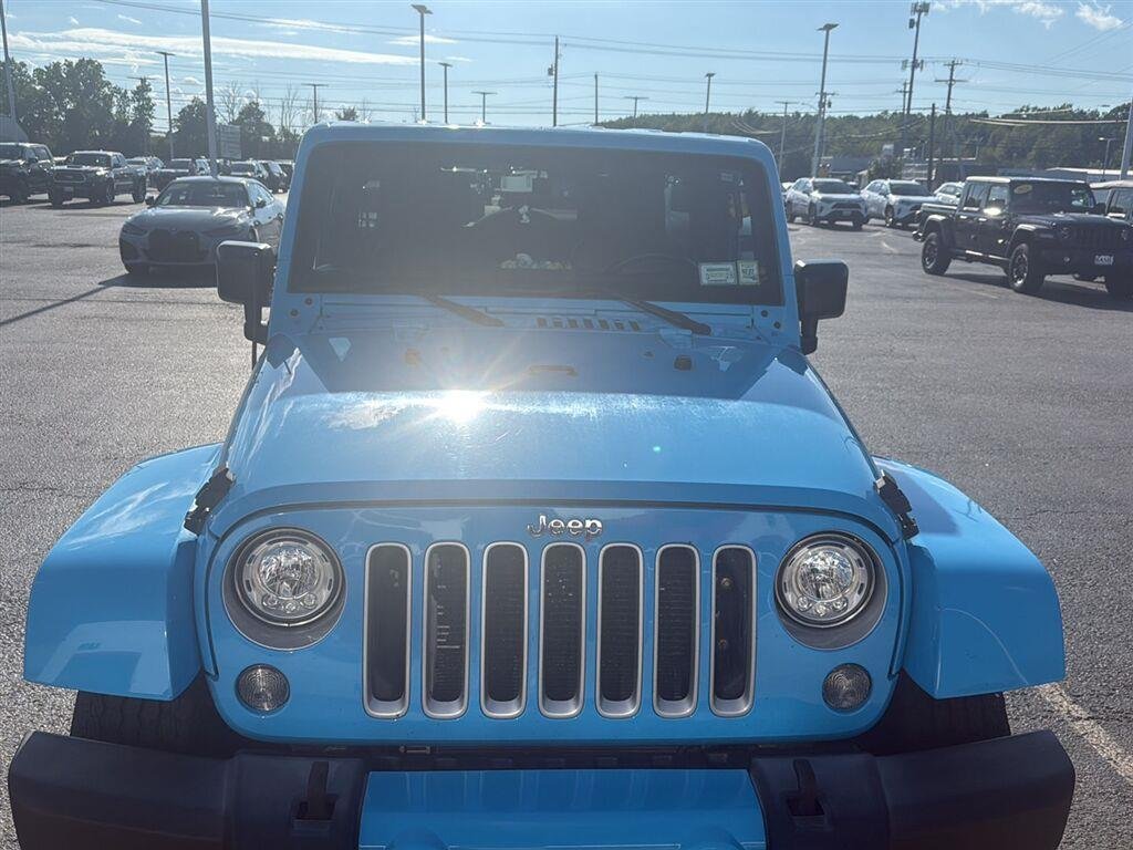 Used 2017 Chief Clearcoat Jeep Sahara image 4