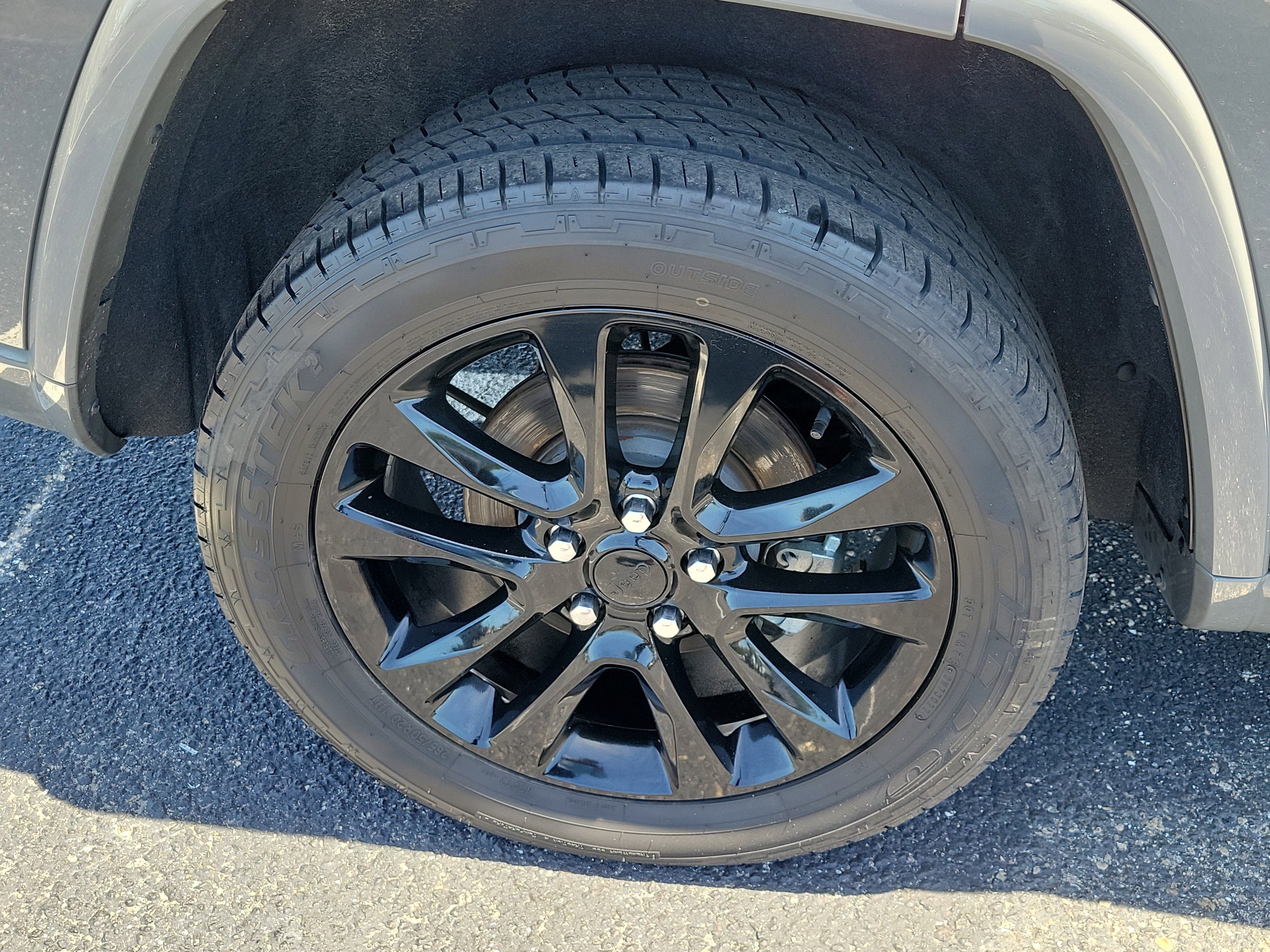 Used 2021 Sting-Gray Clearcoat Jeep Laredo X image 9