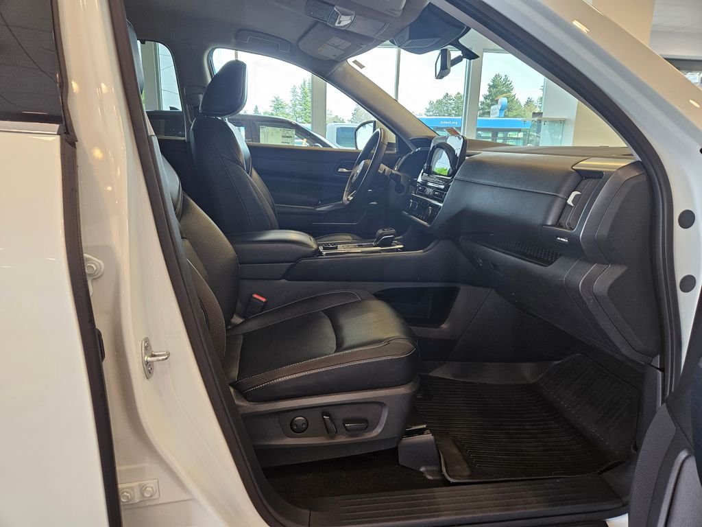 Used 2023 Pearl White Nissan SL image 24