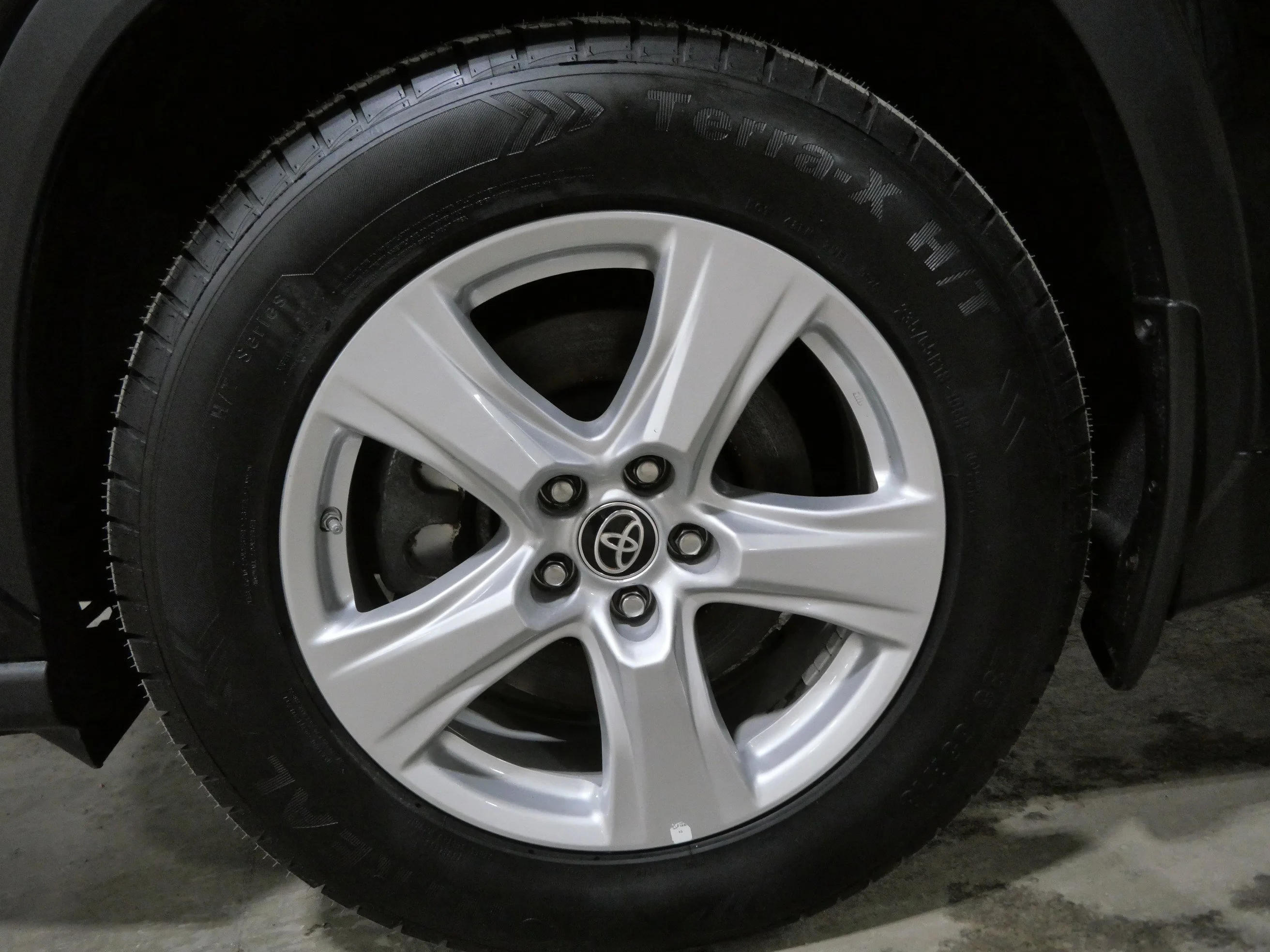 2023 Toyota Highlander LE - Photo 15