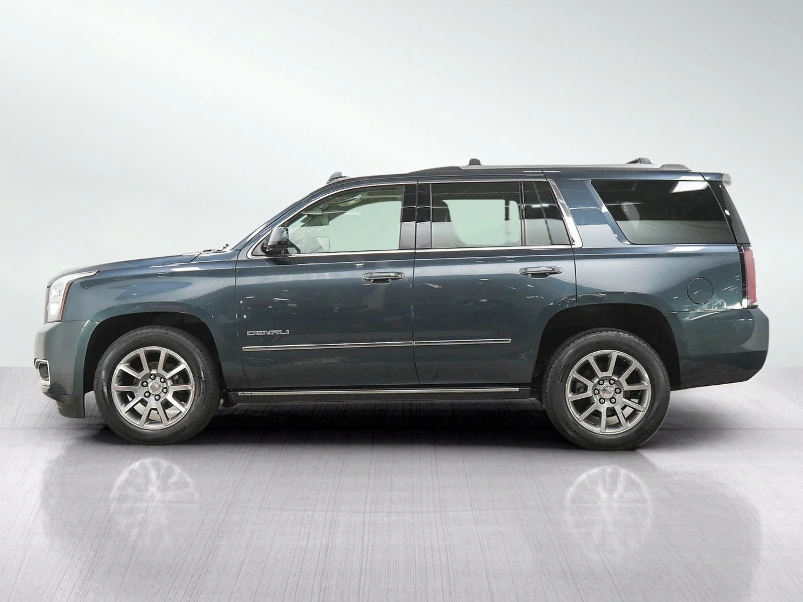Used 2020 DARK SKY METALLIC GMC Denali image 2