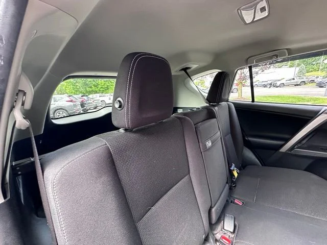 Used 2018 Gray Toyota XLE image 9