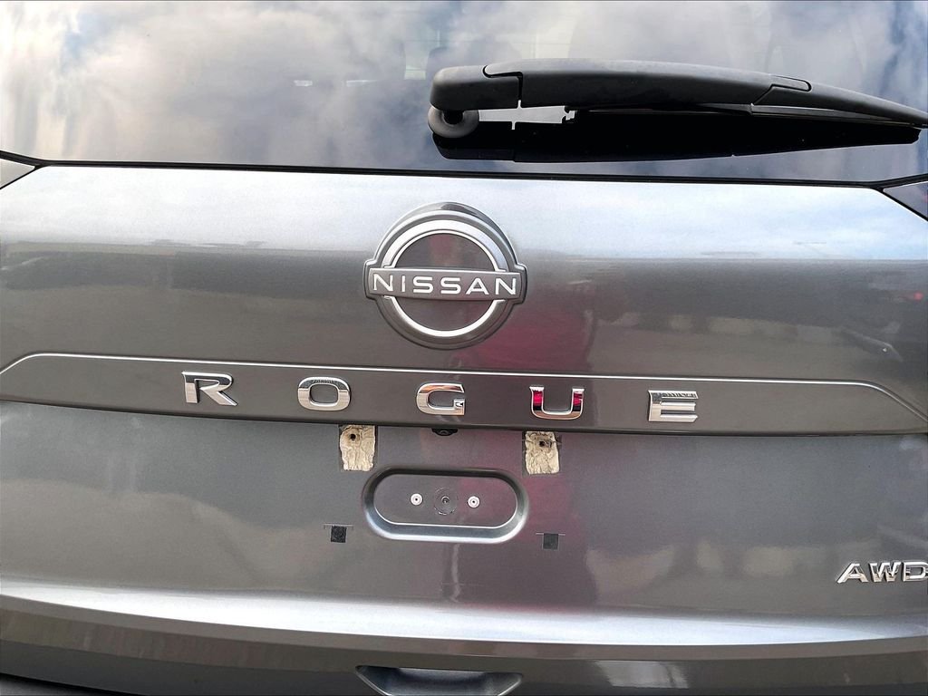 Used 2023 Gray Nissan S image 28