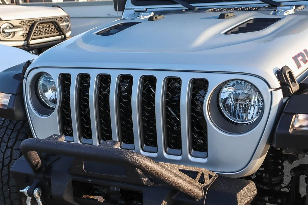 Used 2022 Silver Jeep Rubicon image 6