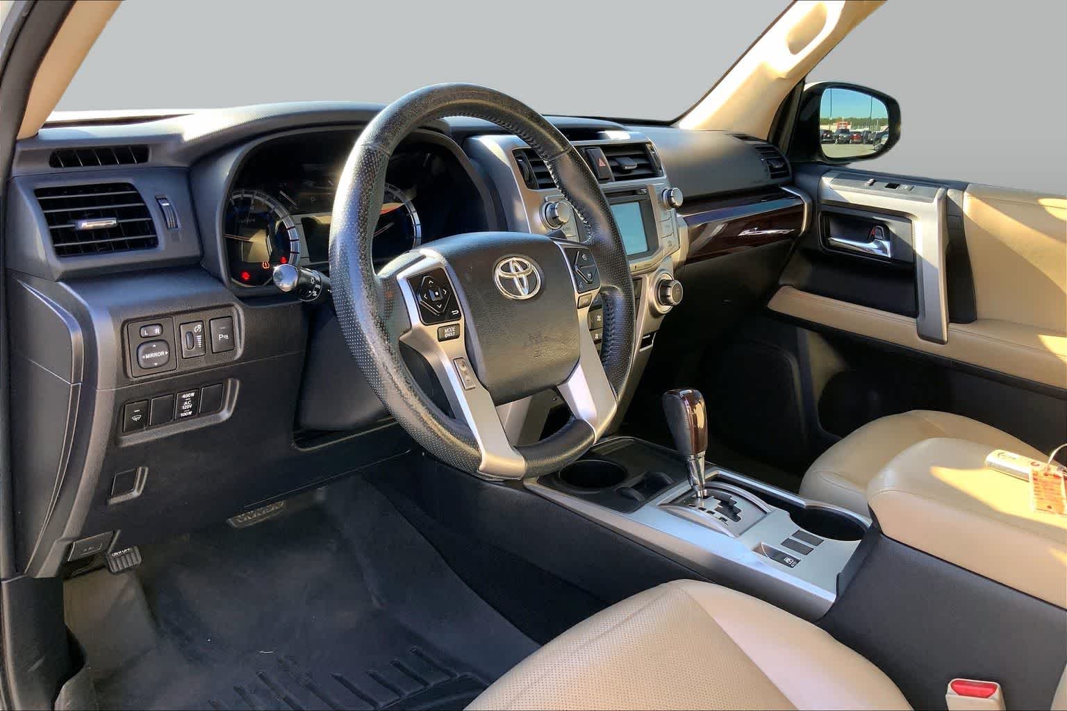 Used 2014 Blizzard Pearl Toyota Limited image 17
