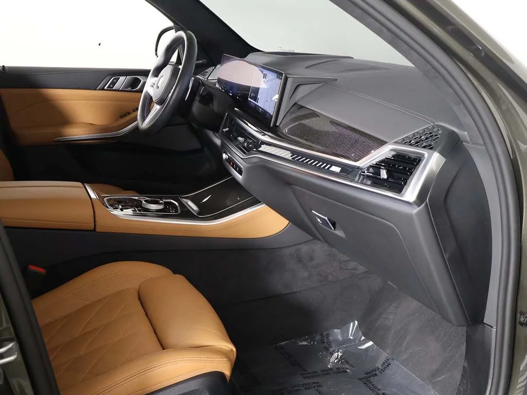 Used 2025 Green BMW M60i image 28