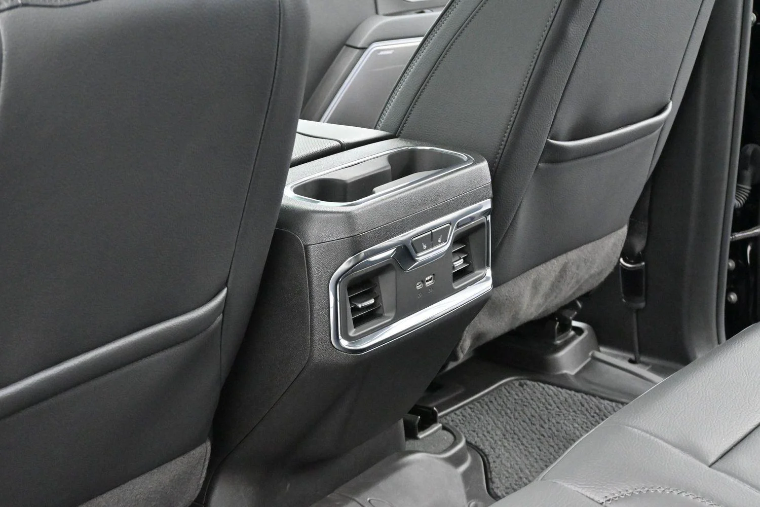 Used 2025 Onyx Black GMC Denali image 31